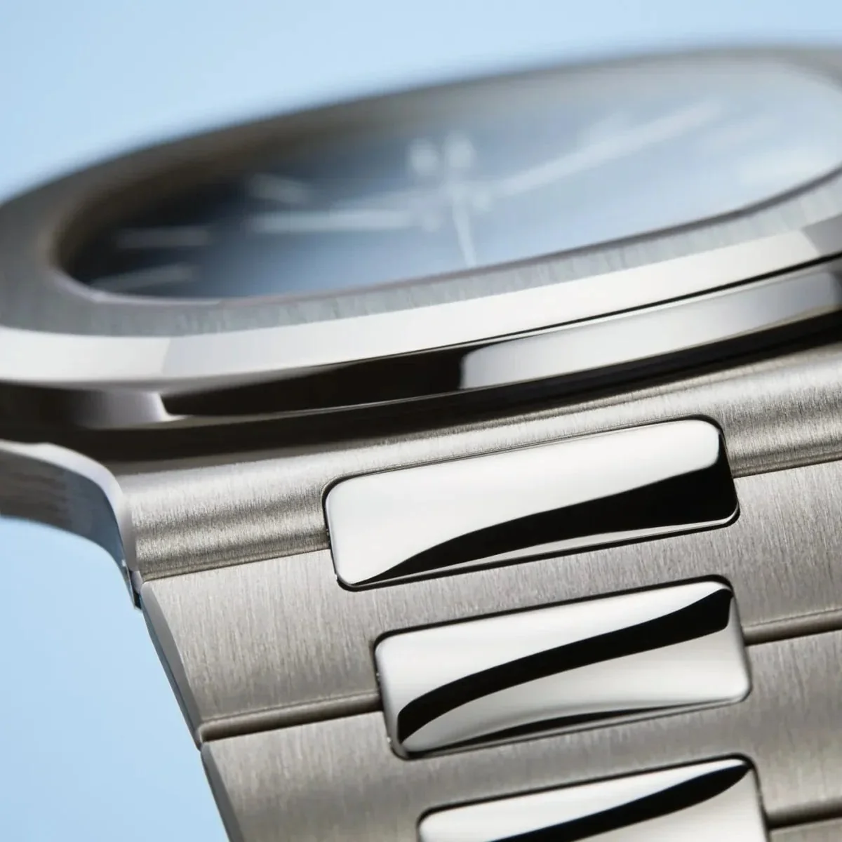 Macro bracelet acier poli/satiné — signaux de confiance et direction artistique